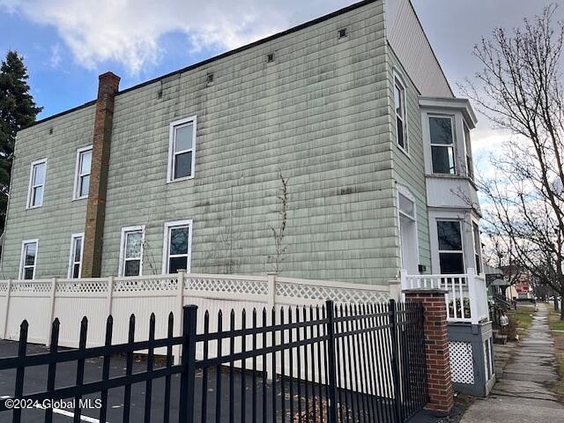 3rd image of 370 2nd Avenue