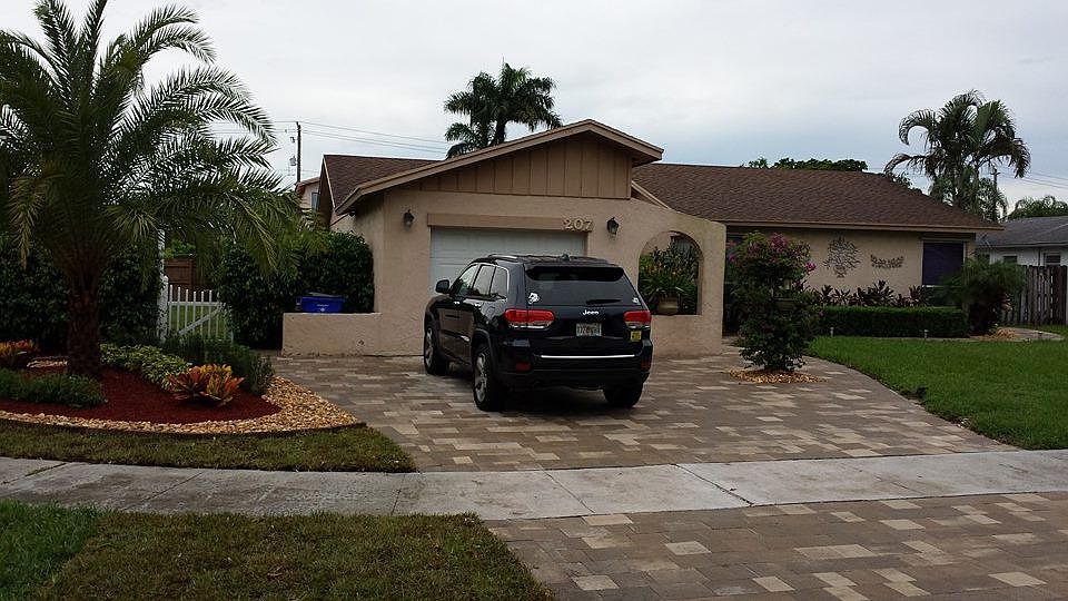 1st image of 207 NW 41st Ave