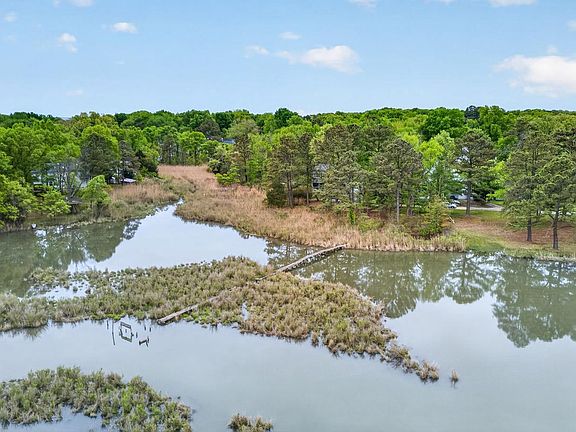 4th image of 1221 Cove Dr
