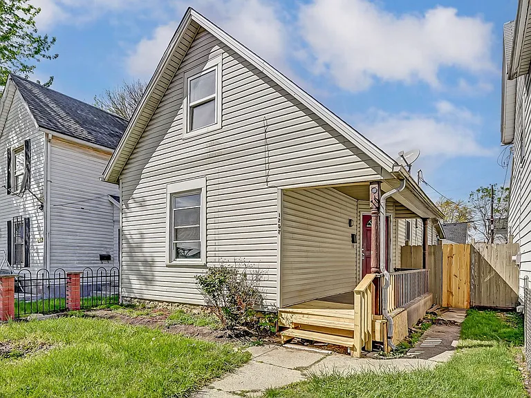 1257 Leonhard St — Photo 1