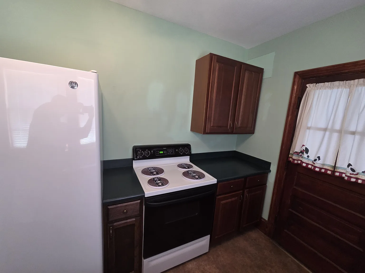 3 bed, 1.5 bath, 1748 sqft, $1,800 — Photo 4