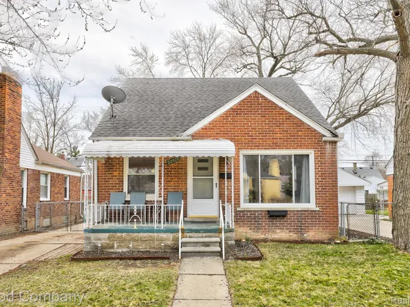 20420 Roscommon St, Harper Woods, MI 48225
