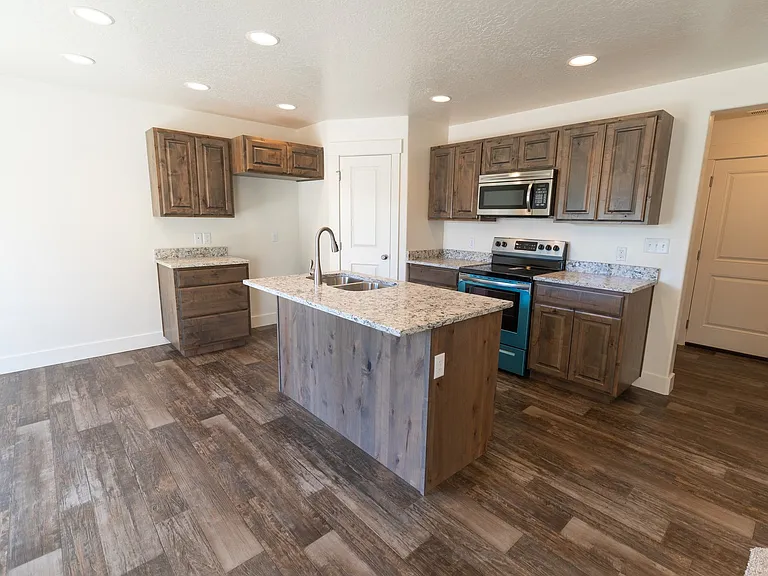 577 S 340 W — Photo 5