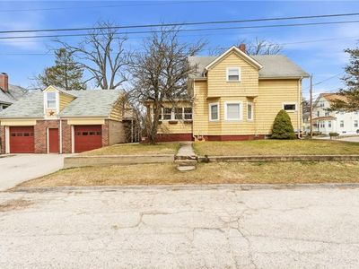 211 Woodbine St, Cranston, RI, 02910