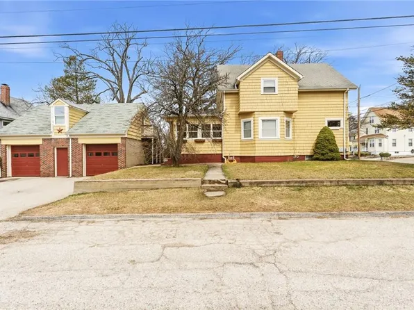 211 Woodbine St, Cranston, RI 02910