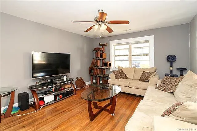 1920 Union St — Photo 13
