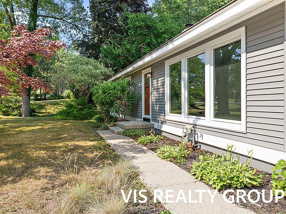 3rd image of 14662 Lakeshore Dr