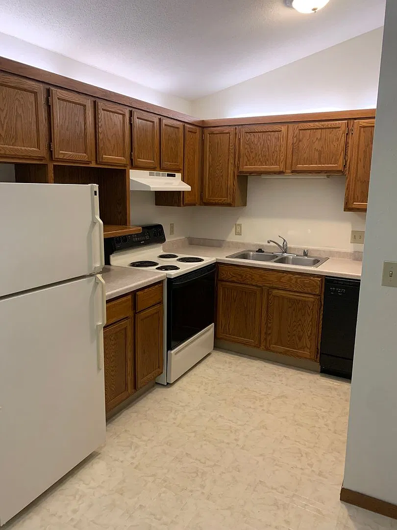 White Manor — Photo 2