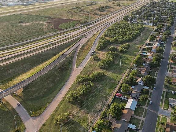 2nd image of 4901 Henry S Grace Fwy