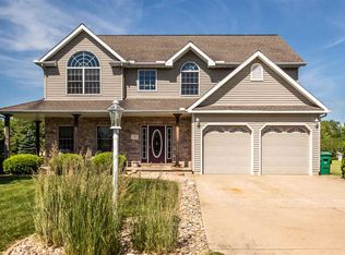 1220 Oak Leaf Ln, Washington, IL 61571