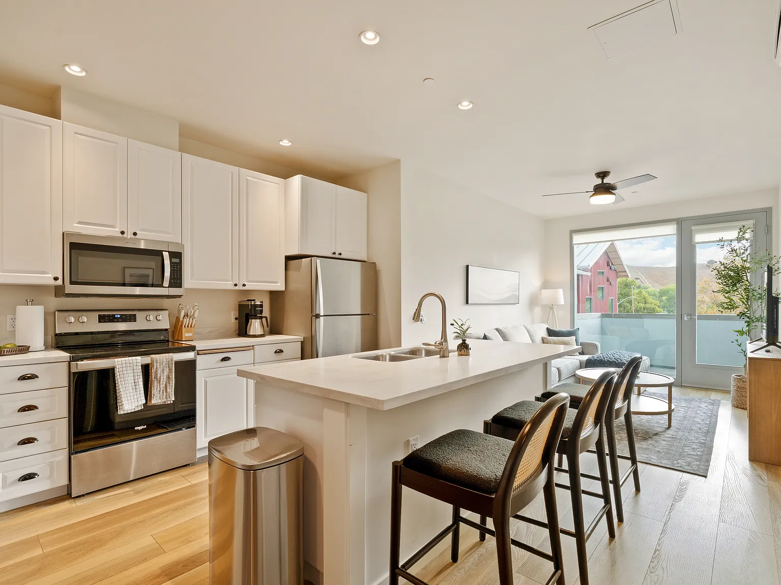 1 bed, 724 sqft, $3,500 — Photo 1