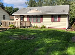 902 E Lacona Ave, Des Moines, IA 50315