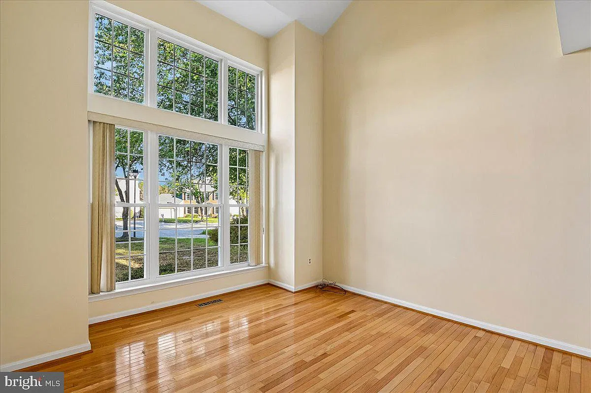 4 bed, 3.5 bath, 3062 sqft, $3,595 — Photo 3