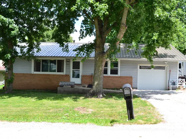 706 S Alexander St, Clinton, IL 61727