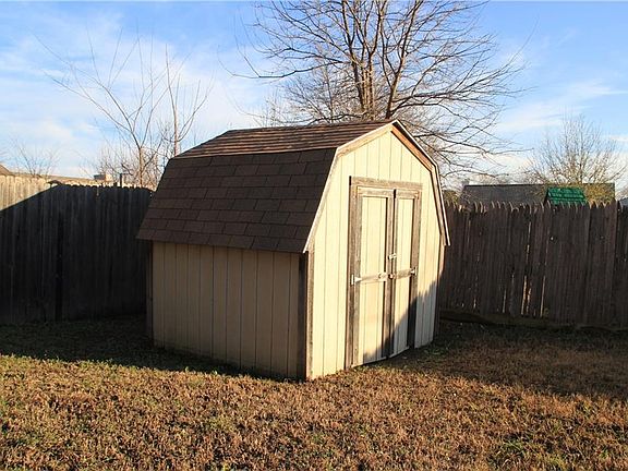3rd image of 7012 Sunnybank Dr