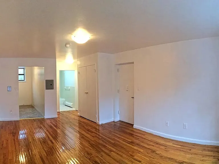 207 E 105th St #1C — Photo 1