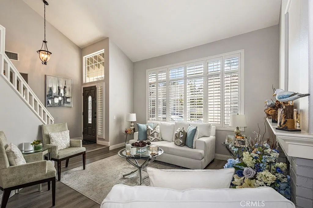 3 bed, 2.5 bath, 1905 sqft, $4,850 — Photo 4
