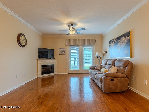 5th image of 2609 Bradford Commons Dr Unit 104