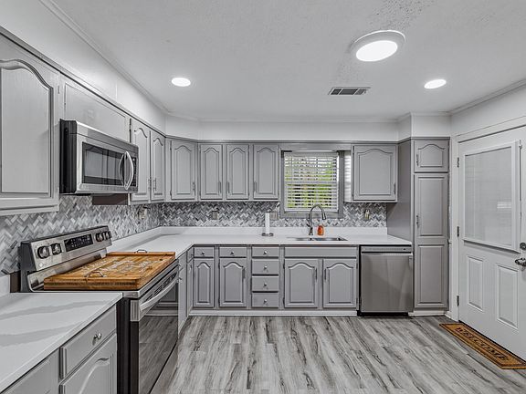 5th image of 438 Eileen Rd