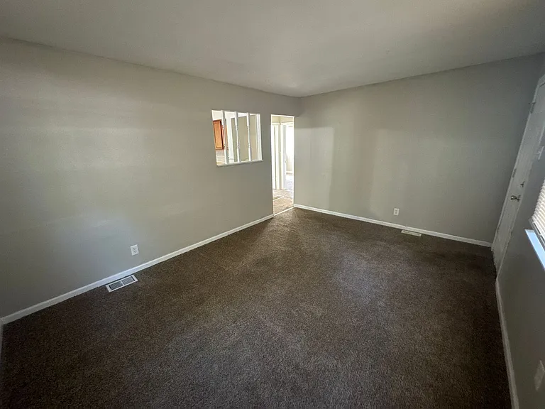 306 Mueller Ave — Photo 2