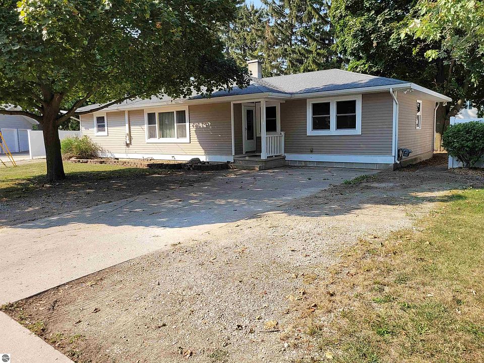1st image of 218 Cedar Ct