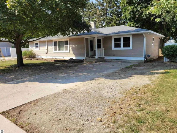 218 Cedar Ct, Breckenridge, MI 48615