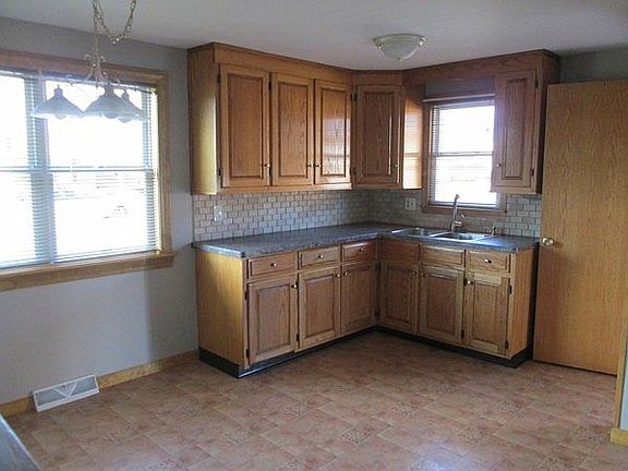 2nd image of 55 Laura Ct