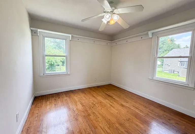 1 Winsted Pl — Photo 12