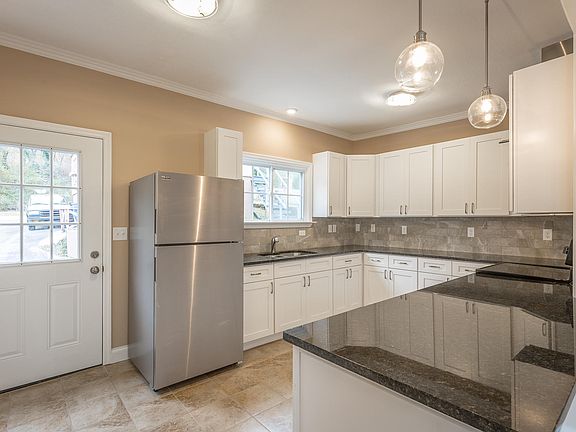 5th image of 2808 Easton Ave