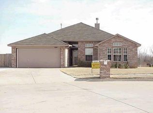 404 N Arrowhead Way, Mustang, OK 73064