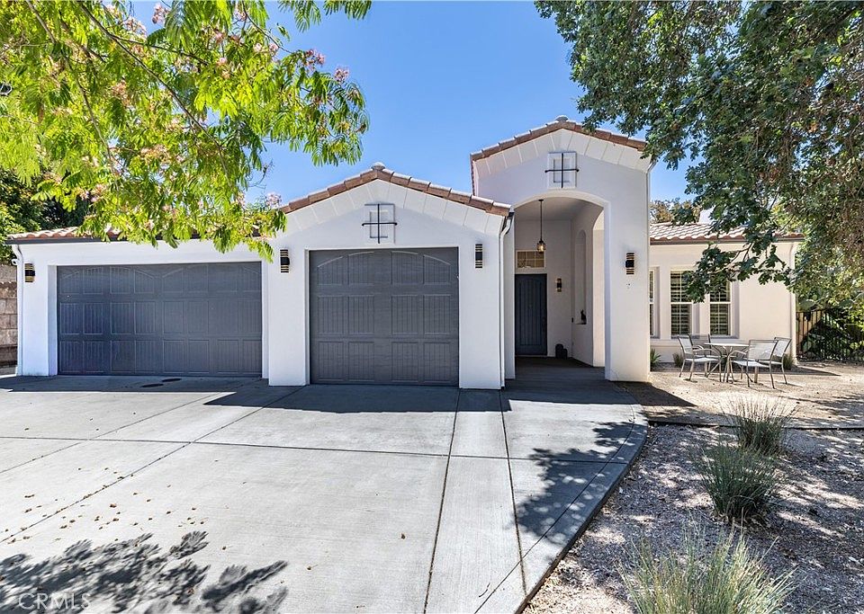 1st image of 915 Vista Cerro Dr