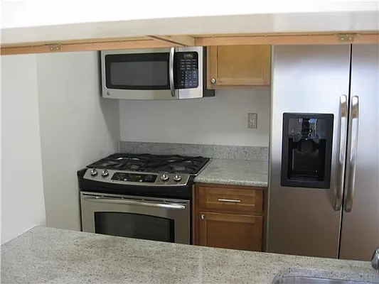 Rented by RELO REDAC INC. | media 16