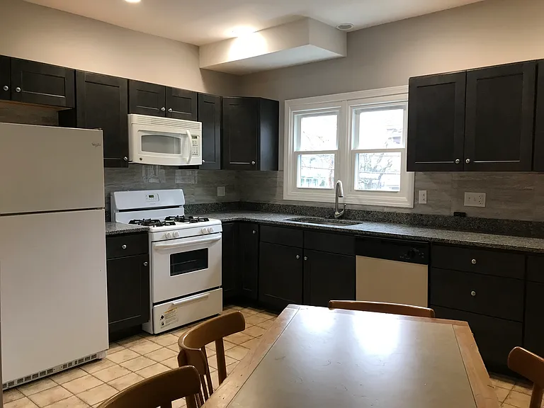 798 Orange St — Photo 31