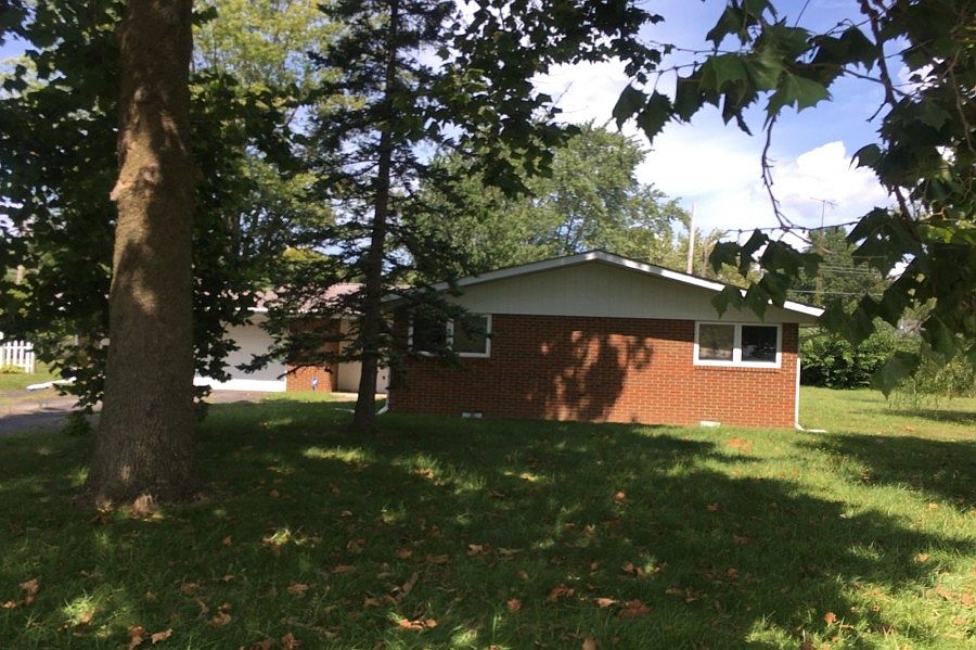 1st image of 1800 W Earl Dr
