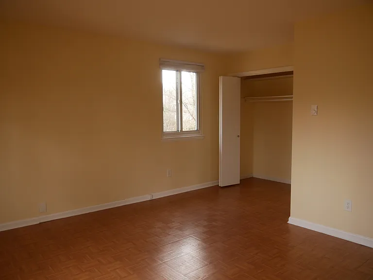 10325 Parkman Rd #B — Photo 3