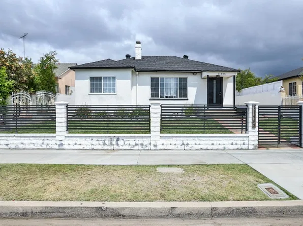 11445 Saticoy St, North Hollywood, CA 91605