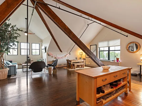 220 Spencer Ave Unit 304, Chelsea, MA 02150