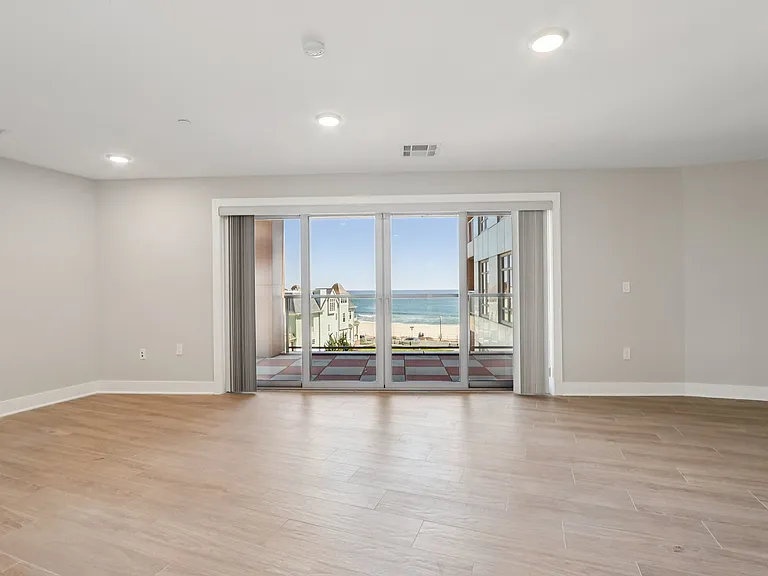 345 Ocean — Photo 20