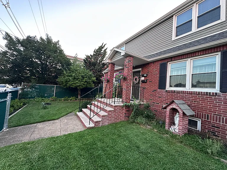 Madeline Ave — Photo 9