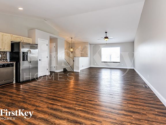 3rd image of 124 Intrepid Ave