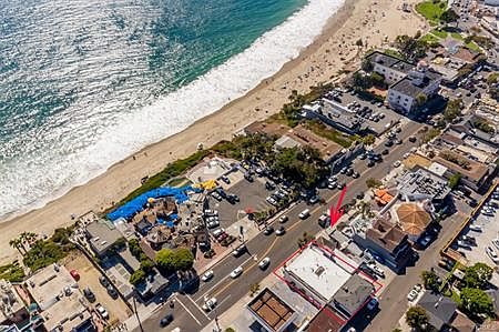 Overhead view, across from The Cliff Restaurant and shops. Historic Hotel Laguna & walking distance to restaurants and entertainment