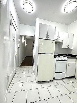 5th image of 228 E 89th St #1A