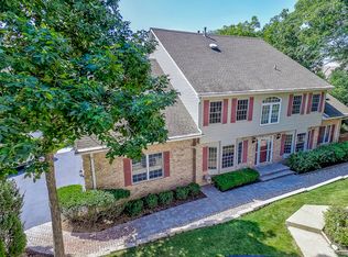 1344 Laurel Oaks Dr, Streamwood, IL 60107