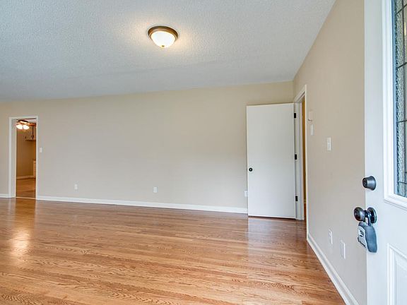 4th image of 1014 Sawyer Dr