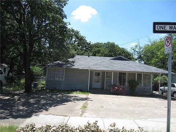 2nd image of 2621 N Locust St #2621
