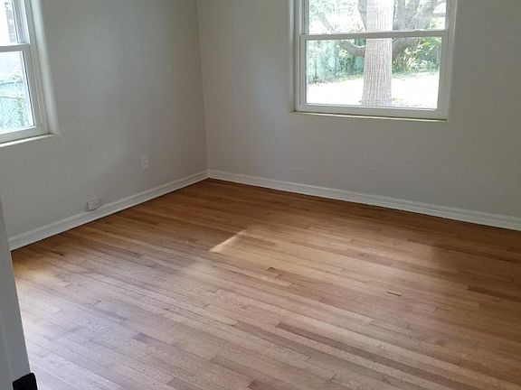 4th image of 1329 Morris Ave