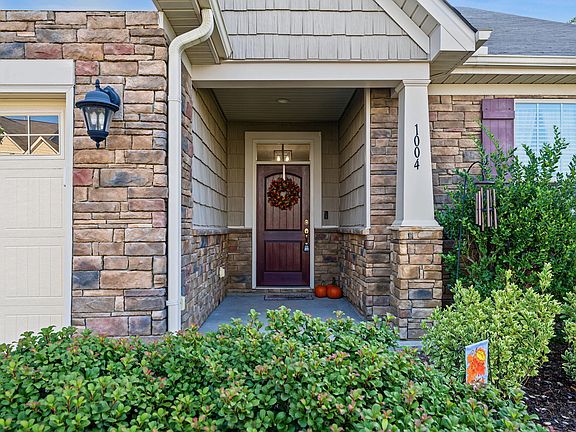 3rd image of 1004 Frisco Ct