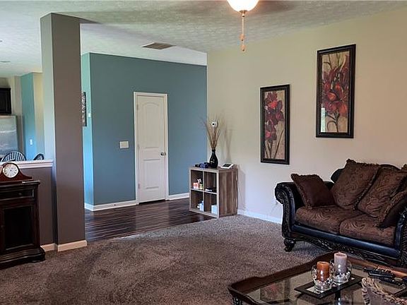 5th image of 49 Willow Trace Dr