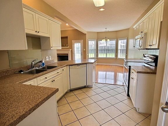 2nd image of 9293 S Fairmont Cir