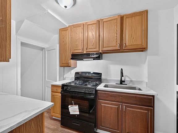 5th image of 1642 Rosedale St NE